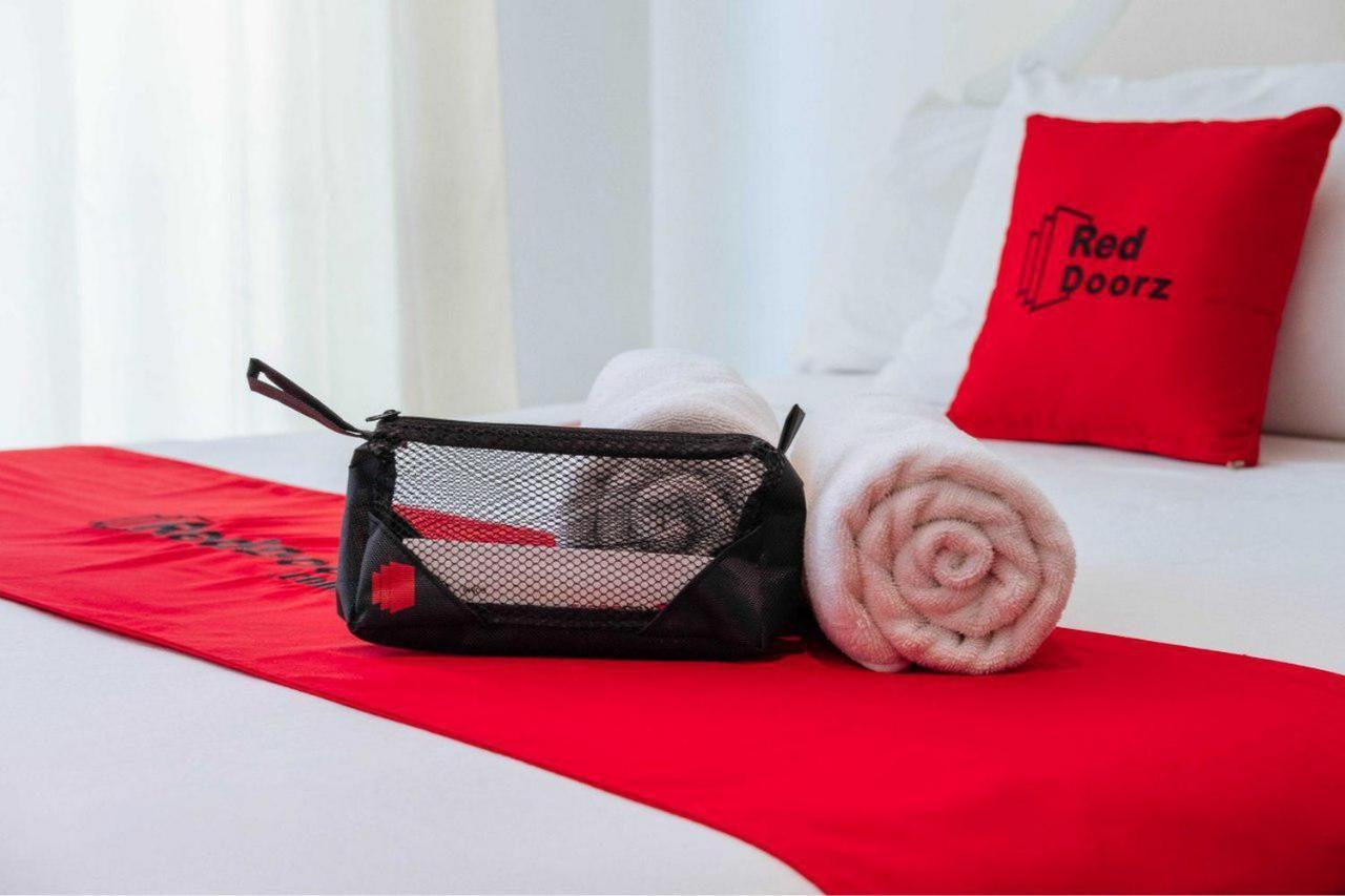 Hotel Reddoorz At Nibung Baru 2*